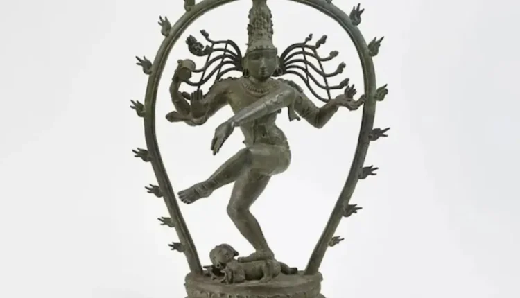 NRI Today - Smithsonian Returns Stolen Sculptures to India After Decades